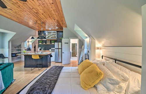 Stylish Studio with Fireplace about 3 Mi From Dtwn! - Foto 4