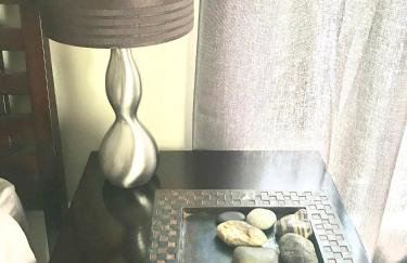 3 br Spacious Home in Ideal Location w Free Parking Back Yard Pets Welcome - Foto 28