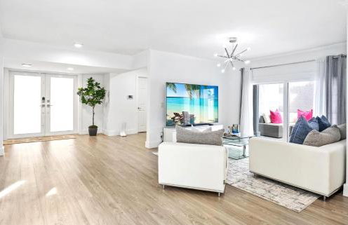 Spectacular Miami- Htd Pool,5 Bdrooms ,MiniGolf, Playground, Baby Items, BBQ - Photo 6