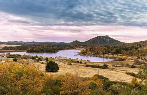 A LIVING CANVAS Amazing Lake View Custom Home - Foto 49