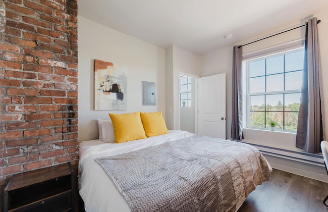 Modern Retreat Near Henry Ford - Photo 11