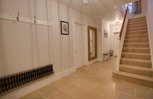 Luxury Large Five Bedroom Family House Sleeps 10 - Photo 29