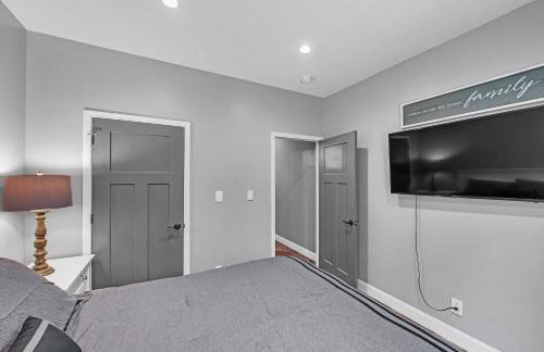 Lakeside Retreat with Hot Tub & Game Room home - Foto 27