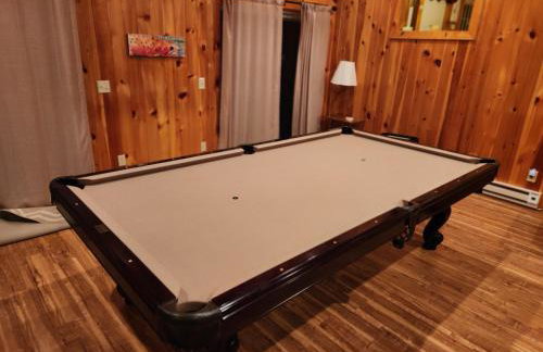 Spacious 5 Bedroom Cabin with Riverview & Black Lake Access - Foto 27