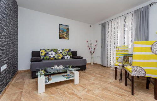 Apartment With A Private Swimming Pool, Garden & BBQ - Foto 25