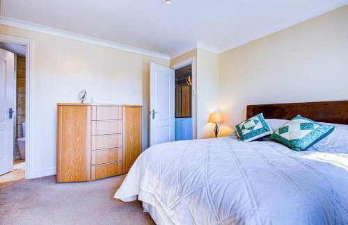 Serene Family Escape - Spacious, Near Thorpe Bay and Southend, Beaches & Amenities - Pass the Keys - Foto 14