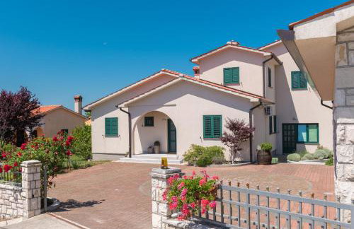 Holiday House OLIVE GROVE with pool and garden - Foto 36