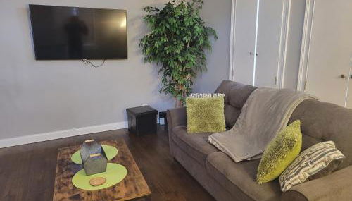 Fresh Modern Industrial split level - Photo 4