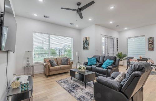 Cozy Duplex Mins to DT/ MCTR, free wi-fi/ Parking - Photo 9