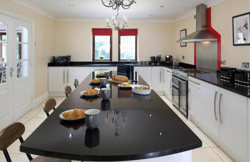 Spacious 7BR Home, Families & Contractors, Hot Tub - Foto 37