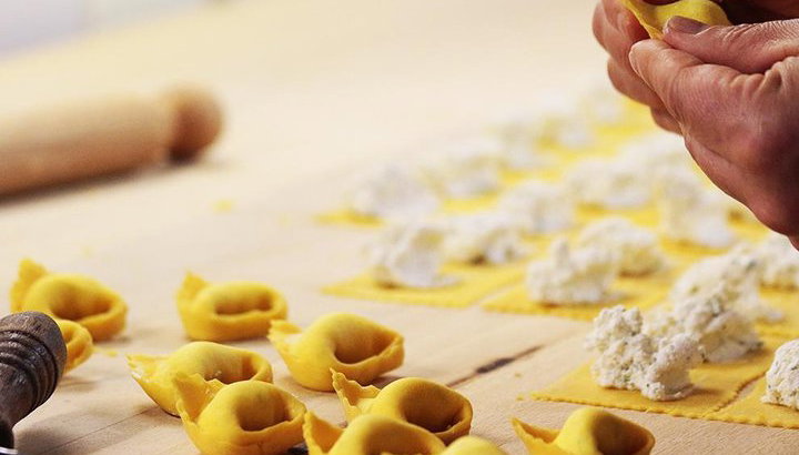 Bologna Pasta cooking class and dessert - Photo 1