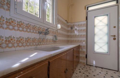 Retro 2-Bdrm House Near Metro in Heraklion by ΜΡS - Foto 44