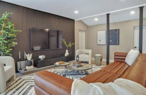 Stunning 2 Story Villa with Pool - Photo 3