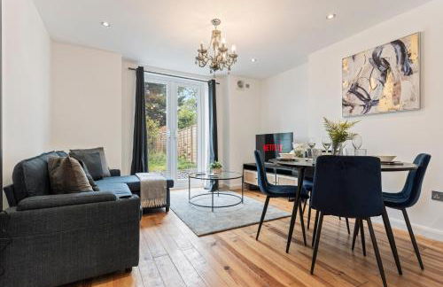 Charming 2-Bed Flat with Garden in London - Foto 1