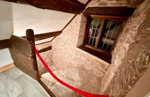 16th Century Farm House,6 Beds,5 BATHROOMS,SLEEPS 15,BBQ,HOT TUB,CINEMA ROOM WITH SURROUND SOUND,With Cymru Holidays - Foto 48