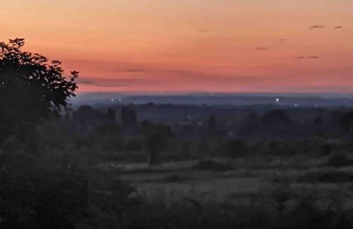 Lovekush Epsom Banstead Surrey. Views over London - Photo 11