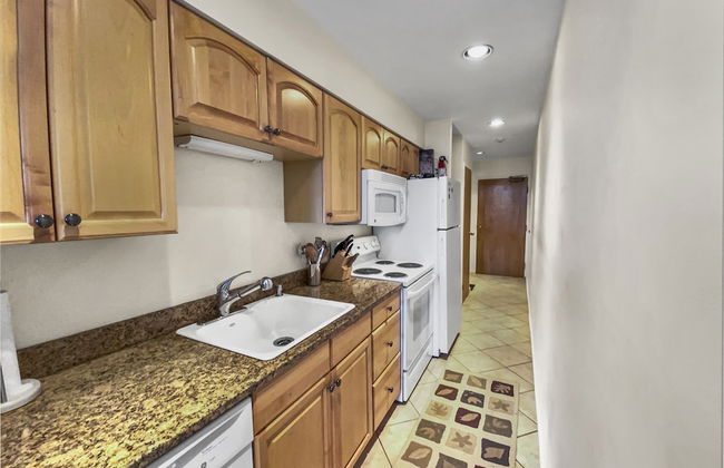 208 Village Gate Studio Bedroom Condo by RedAwning - Photo 3