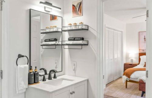 Boho Haven Hideaway - Walk to Pool,Theater,Arcades, Firepit, Lake Access - Foto 13