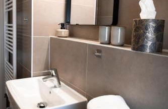 EICH-Penthouse, zentral am Stadtwald mit Ausblick über die Stadt, 24h self check-in, Netflix, DisneyPlus - Foto 35