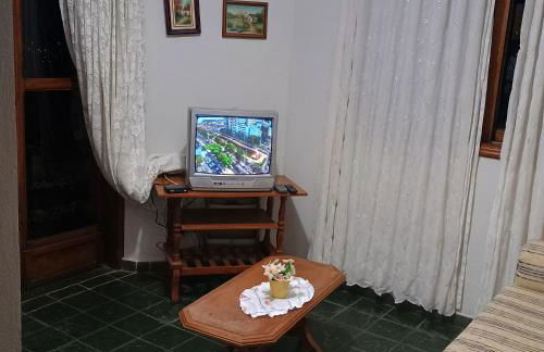 Casa com piscina para até 6 pessoas com duas camas de casal e sofá-cama casal - Foto 18