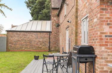 3 Bedroom Country Cottage with Private Garden - Photo 21