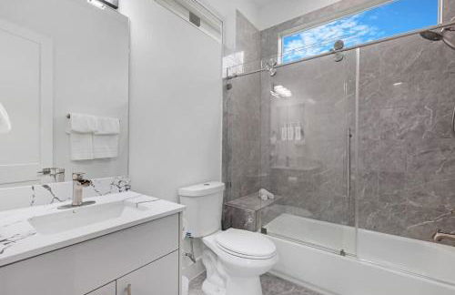 Spacious Houston 3Bed3 Bath Family Townhome - Photo 50