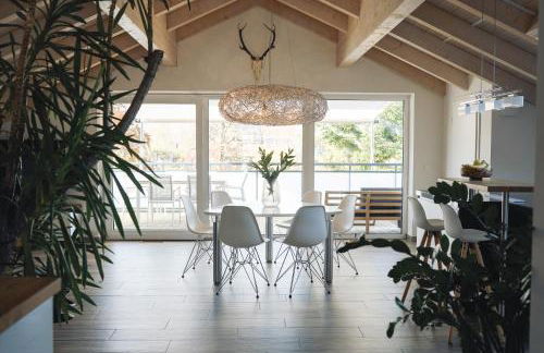 Lichtdurchflutete Wohnung mit großer Dachterrasse - Foto 1