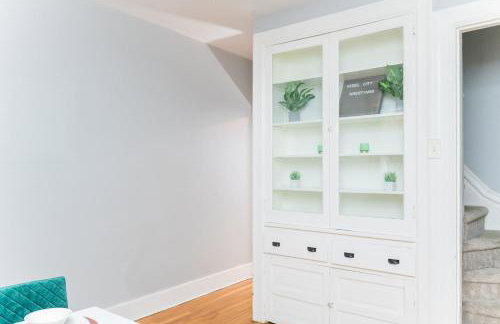 TWO town homes! 6 Bedrooms, 2 King beds, Walk to Eats - Foto 5