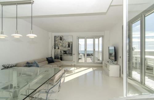 Duplex vistas mar con piscina - Photo 21