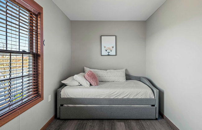 Laker's Pointe by Avantstay Lakefront Private Peninsula Hot Tub, Game Room - Foto 45