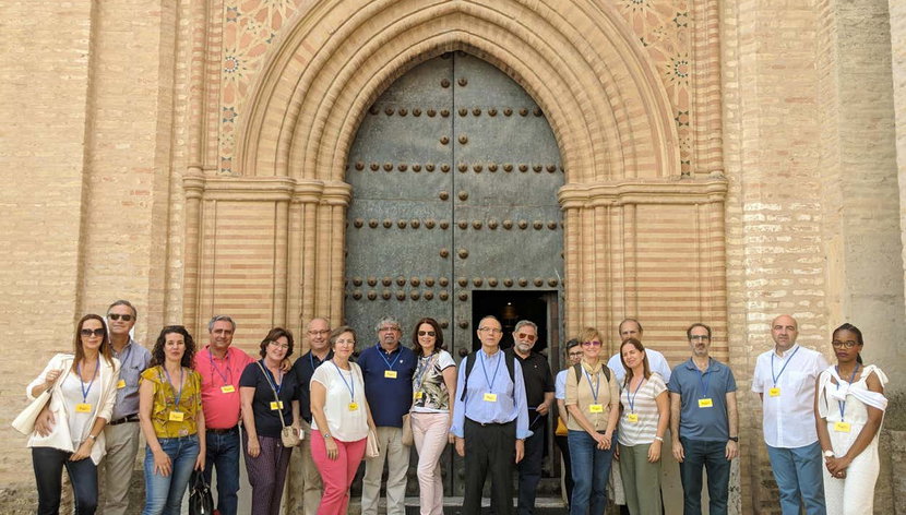 Visita guiada al monasterio de San Isidoro del Campo - Foto 3, Foto de grupo en una de las entradas de San Isidoro del Campo