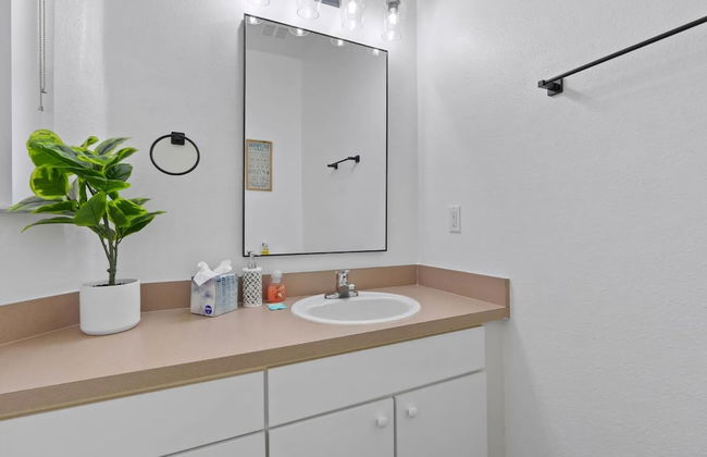 Amazing 3BR 2BA Townhome With Lake View at Terra Verde! - Foto 41