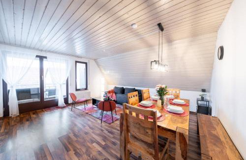 Modernes Apartment mit Balkon, Parkplatz, Waschmaschine für 4-5 Gäste - Foto 19