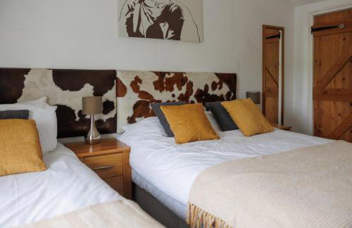 The Farmhouse with two hot tubs - Foto 32