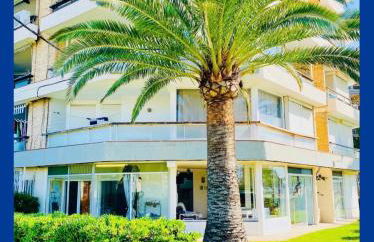 Piso delante de la playa La Pineda con 2 habitaciones - Foto 1