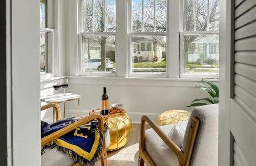 Step into School Spirit at the Golden Dome Getaway - Foto 41