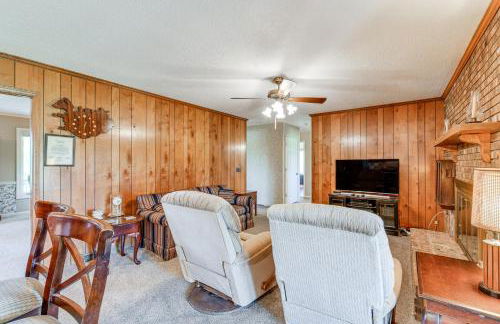 Spacious Mount Pleasant Home with Grill and Yard! - Foto 5