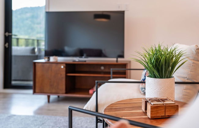 Huckin' Harry's by Revelstoke Vacations - Photo 39