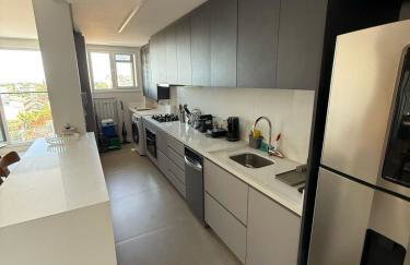 Apartamento moderno com 2 quartos, a 800m da praia Jurerê Internacional - Foto 46