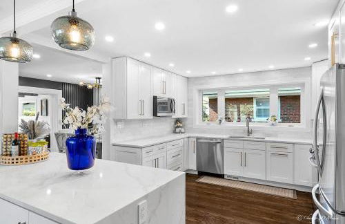 Casa 22 Luxury & Modern 3BD 2BA Home in Skokie - Photo 3