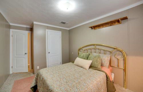 Steps to WES Arena Pet-Friendly Cabin with Deck! - Photo 21