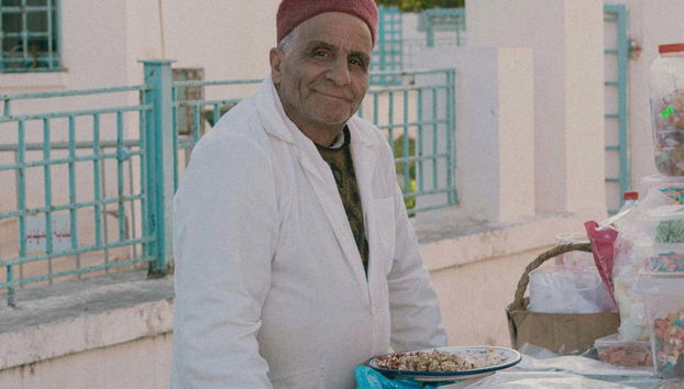 Un vendeur sur un étal à Fès