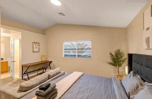 24hr Host - New Renovated 4 bedroom home U026 - Photo 13