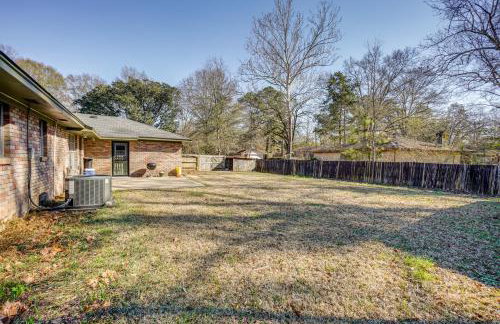 Family Home with Yard - 5 Mi to Jackson State Campus - Foto 2