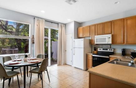 Family Friendly Townhome Near Attractions - Foto 9