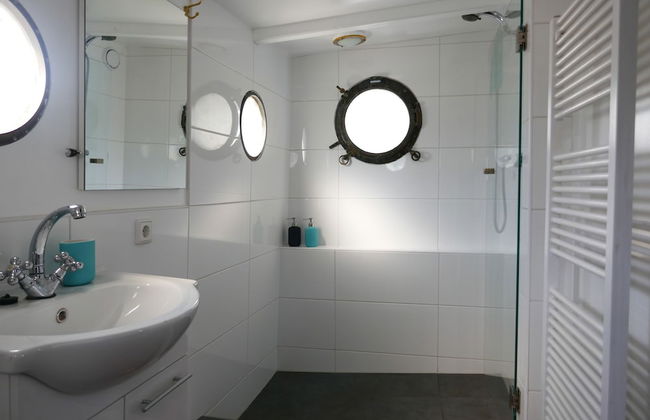 Boathotel Rotterdam Wilhelmina - Photo 10