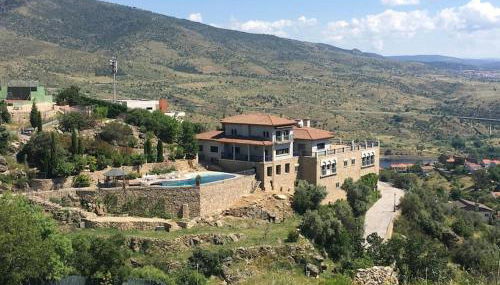 Mansión con Jacuzzi a 40 grados, gran piscina y Pádel - Photo 2