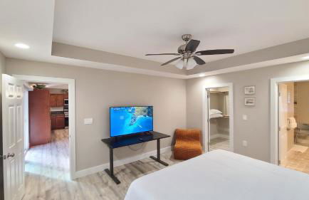 Luxury 800 Sq Ft 1 bedroom Suite Full Large Kitchen Free Laundry - Foto 9