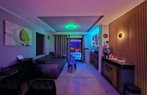 Villa Joy with Pool,Jacuzzi,E Auto Station - Foto 7