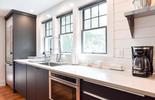 Gorgeous Renovation Walk to Water - Photo 12